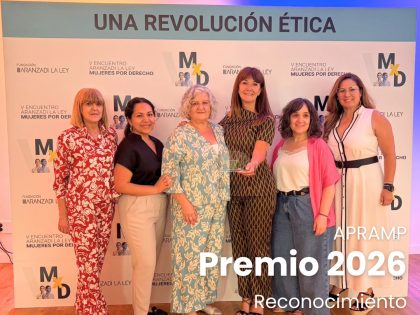 APRAMP recibe un reconocimiento en el V Encuentro Mujeres por Derecho de Aranzadi LA LEY por su compromiso con los derechos humanos y la lucha contra la trata